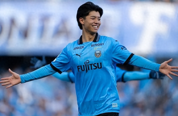 Takai Yukio chuyển sang Tottenham, hậu vệ tiền đạo Kawasaki đến Premier League