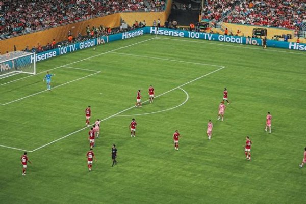 Manchester City đã ghi một bàn thắng tại trận mở màn! TV 100 inch Hisense đã chứng kiến ​​trận đấu đ