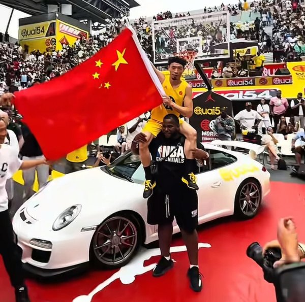 Chen Dengxing 39 tuổi đứng đầu cuộc thi Dunk thế giới, vượt xa Jordan, từ chức từ ngân hàng để thực 