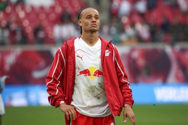 Ảnh: Xavi Simmons giao cho ngư