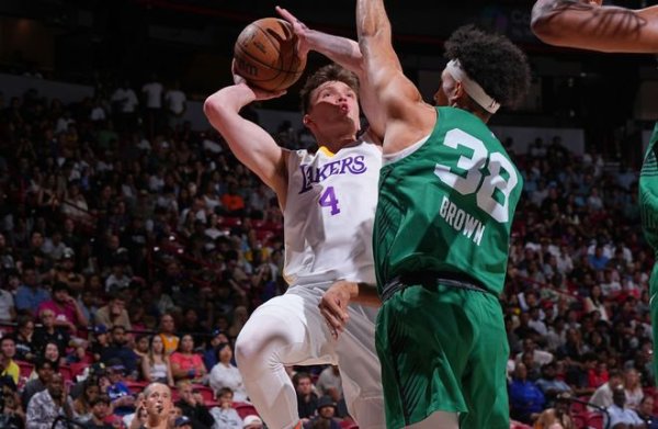 Tại sao các ngôi sao cánh của Lakers lại có sự mất cân bằng trong tâm lý của họ?